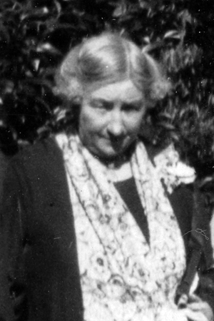Portrait photo of Isabella Marion Cowan c.1920's